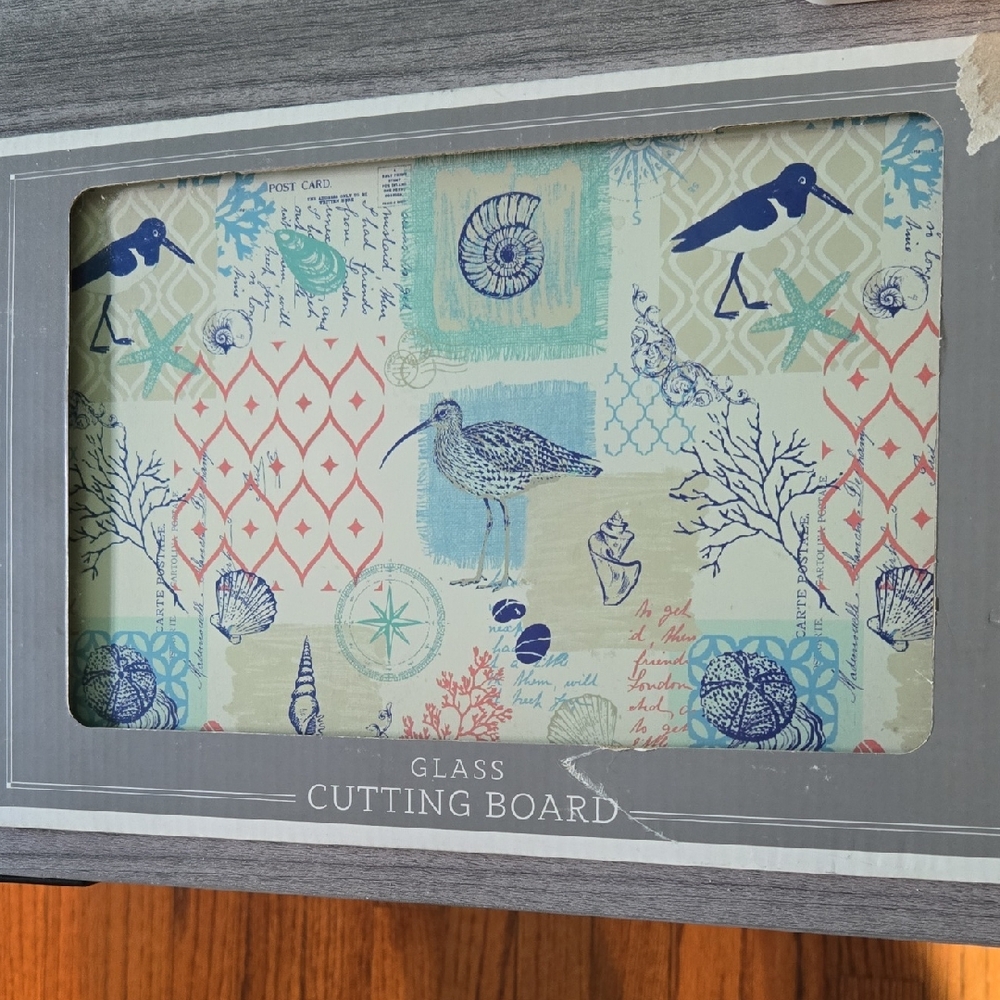 Beach Postcard Theme Glass Cutting Board Shells Sea Gulls NIB New Without Tags